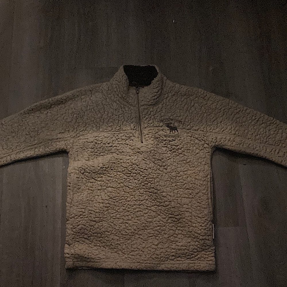 Live oak sweater. Good condition. Cream colored. Women’s xs